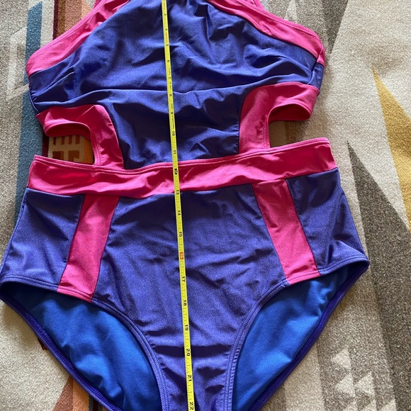 Retro One Piece Bathing Suit - Picture 8 of 10